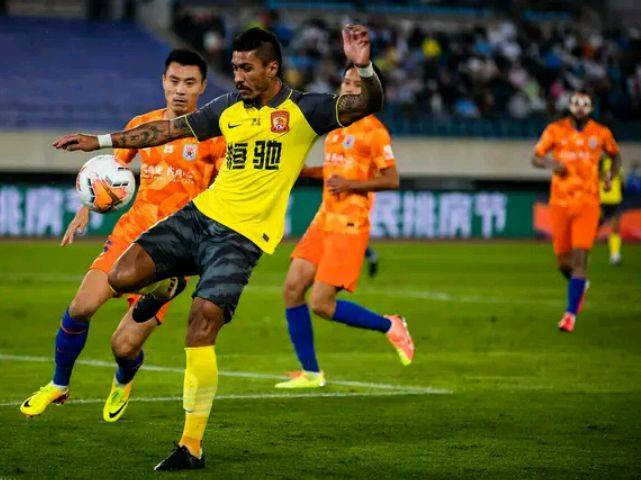 “十大足球赌注软件”
战术盲目杂乱 不是广州恒大踢得好 而是山东鲁能踢得乱(图1)