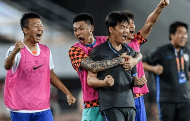 
纵然山东鲁能将李霄鹏解职 换上洋帅 也无法击败广州恒大夺冠‘足球赌注软件APP’(图2)